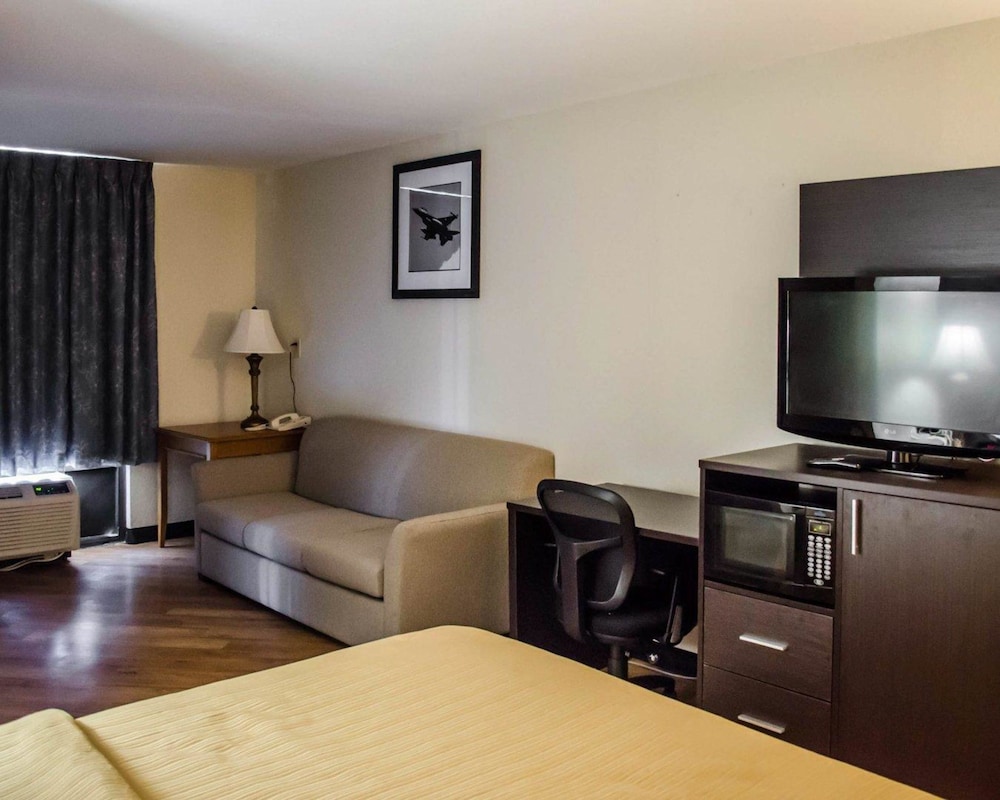 Days Inn by Wyndham Eglin AFB - photo 15