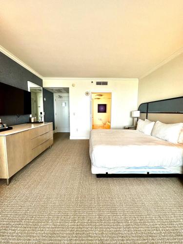 Fontainebleau Miami Beach Tresor - photo 36