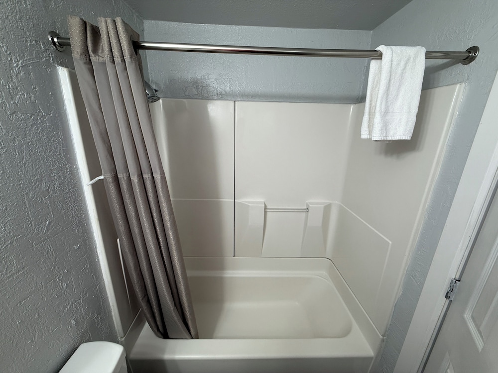 Budget Inn Bend by OYO - photo 47