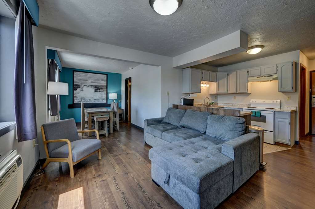 Super 8 by Wyndham Gardiner Yellowstone Park Area - photo 58