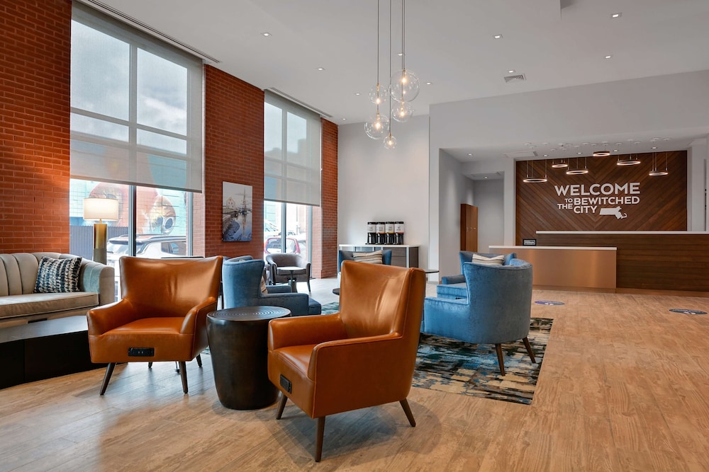 Hampton Inn Salem Boston - photo 6