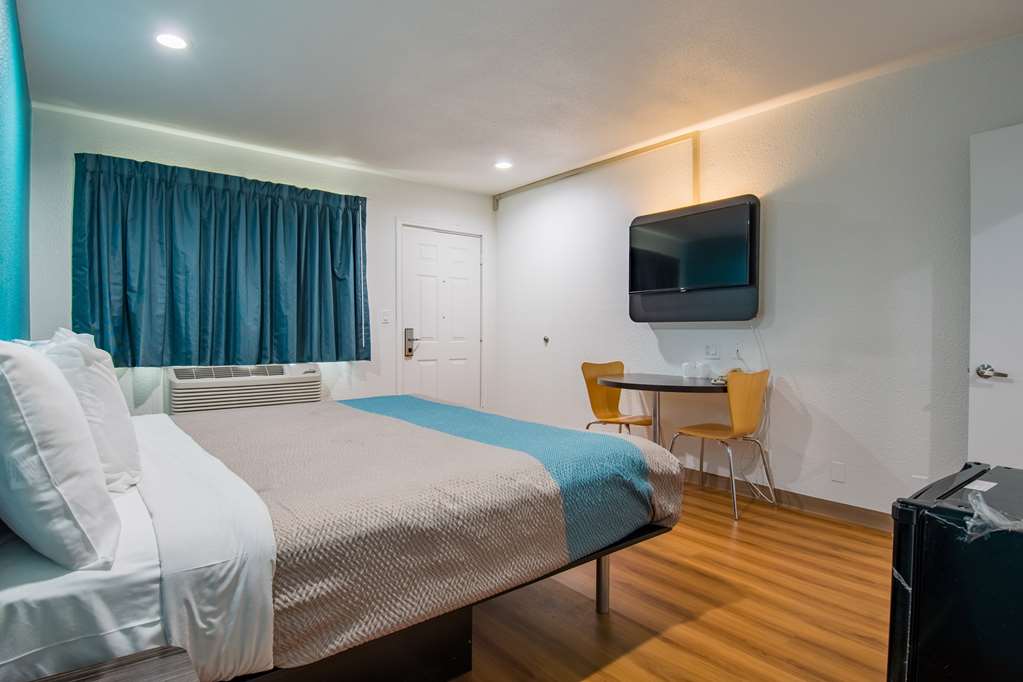 Motel 6 San Bernardino CA Downtown - photo 14
