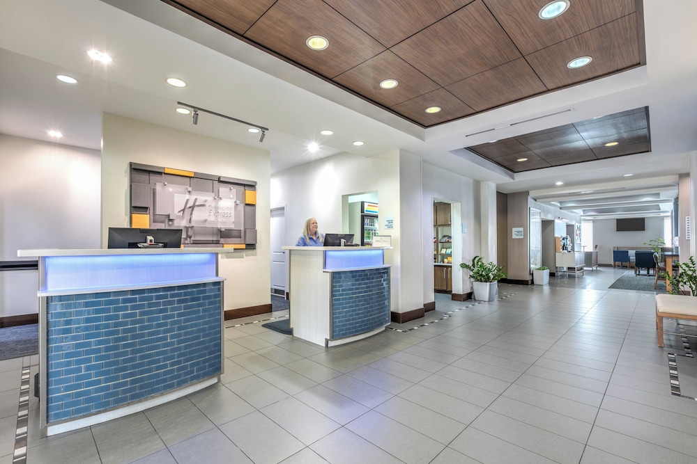Holiday Inn Express Hotel & Suites Clute Lake Jackson by IHG - photo 53