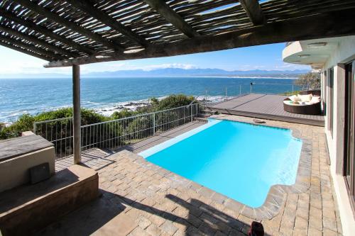 Whale Huys Luxury Oceanfront Eco Villa — 4-Star Luxury Hotel in Cape Town, South Africa