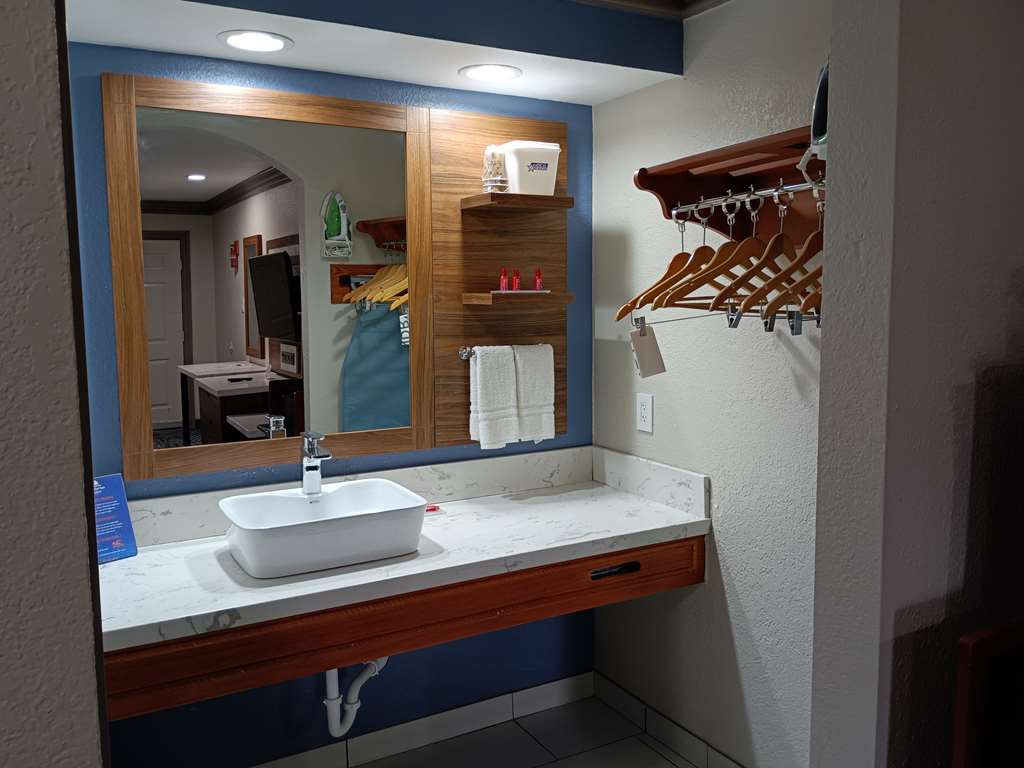 Americas Best Value Inn & Suites Alvin Houston - photo 16