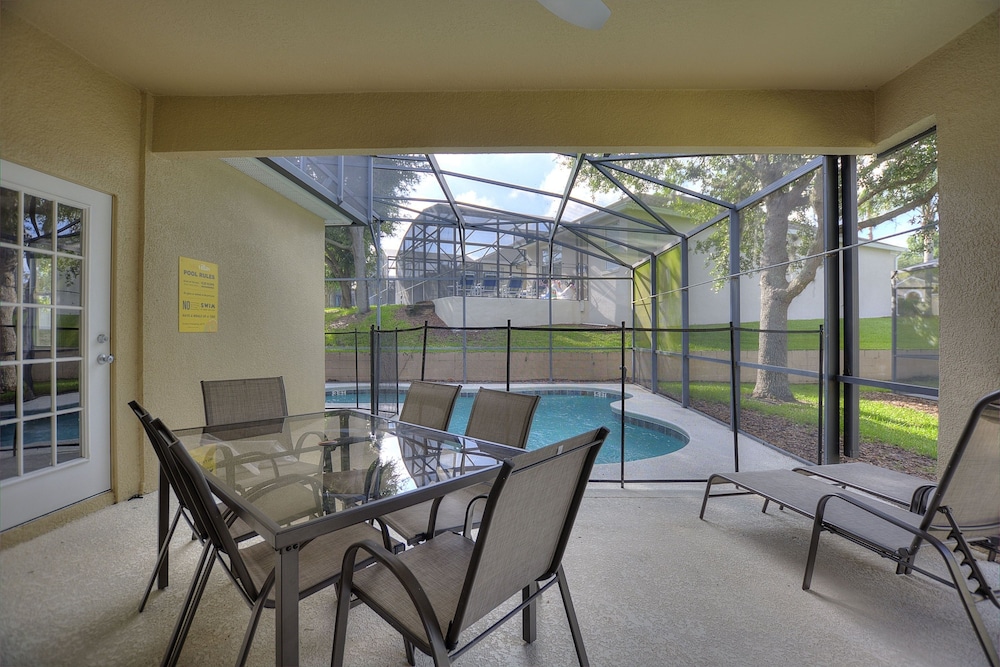 Gold Rest @ Calabay Parc Tower Lake By Shine 412 4 Bedroom Villa - photo 27