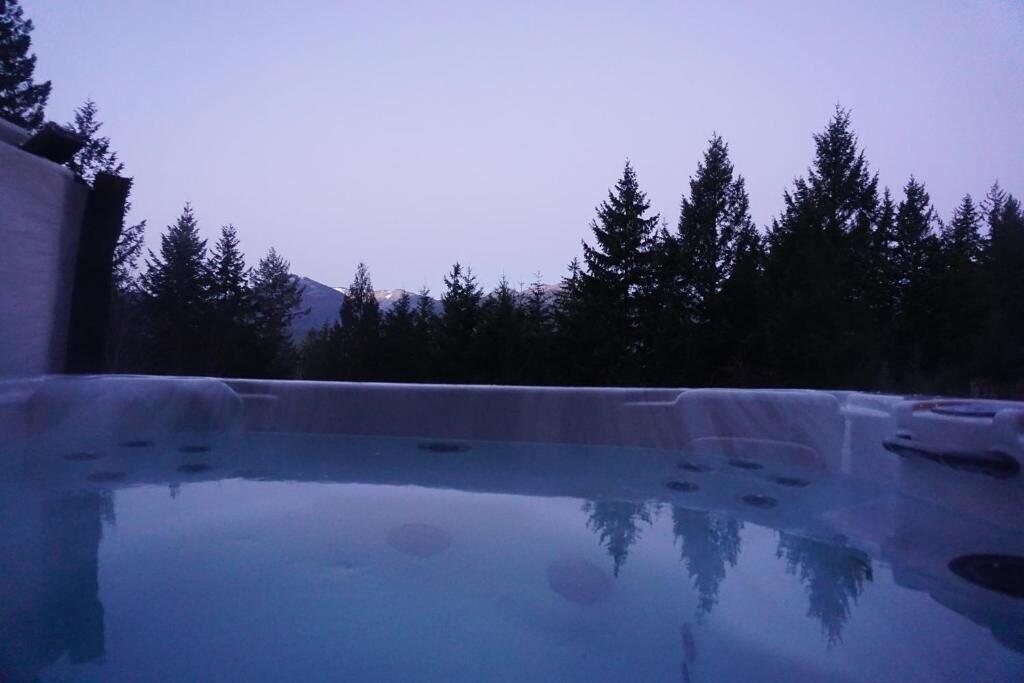 Mountain View Cabin Hot Tub at White Pass Resort Mt Rainier - last minute hotel in Unknown City