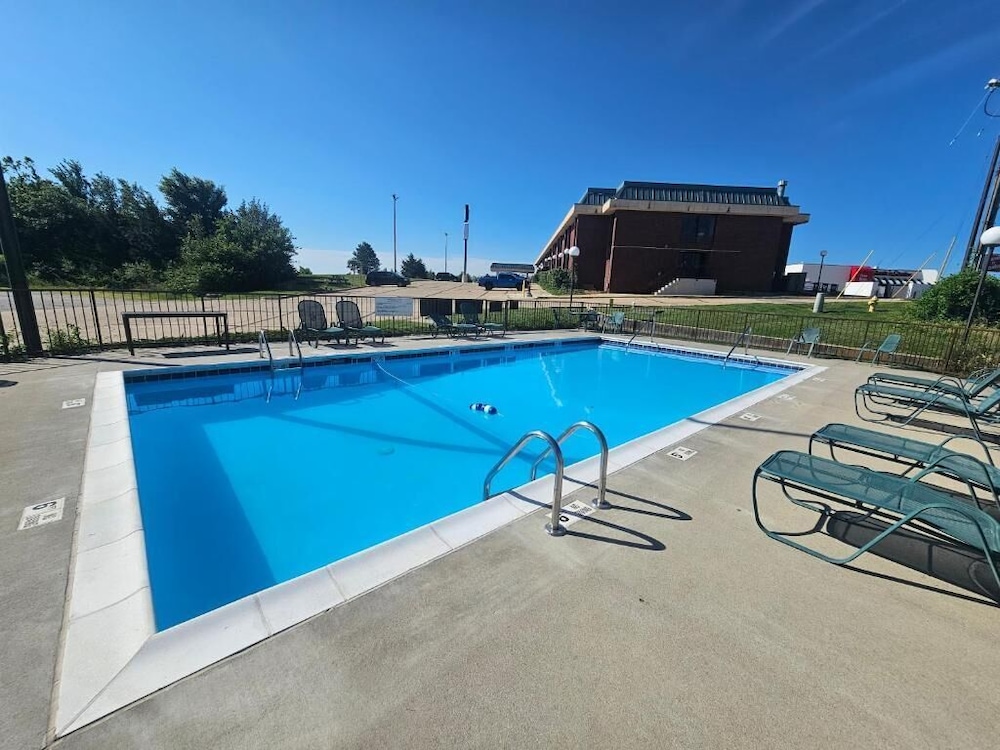 Days Inn by Wyndham Rolla - photo 20