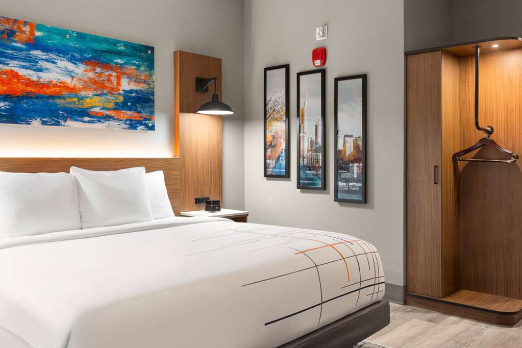 La Quinta Inn & Suites by Wyndham Mount Laurel Moorestown - photo 27