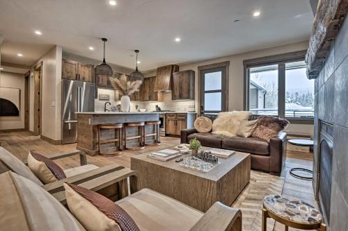 Winter Park Condo w Hot Tub & 4 Mi to Skiing — 4-Star Luxury Hotel in Winter Park, United States