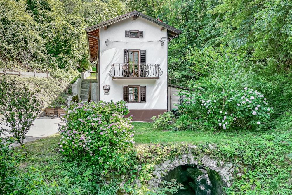 House By The Stream Happy Rentals — 4-Star Luxury Hotel in Kanal, Slovenia