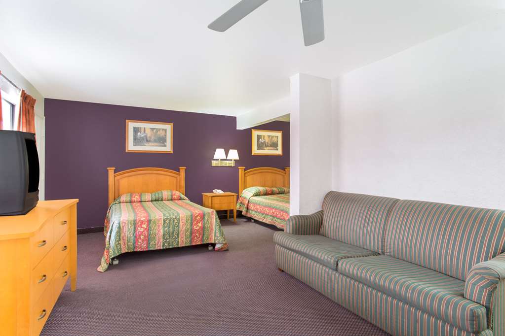 Knights Inn Phoenix at N Black Canyon Hwy - photo 14