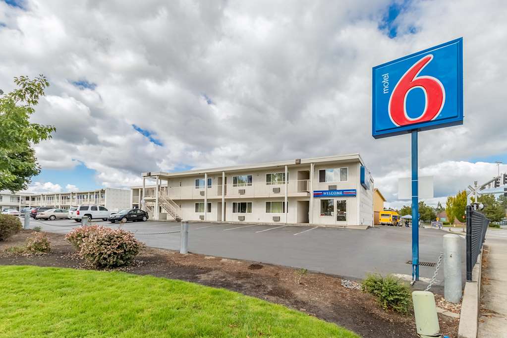 Motel 6 Beaverton OR - featured photo