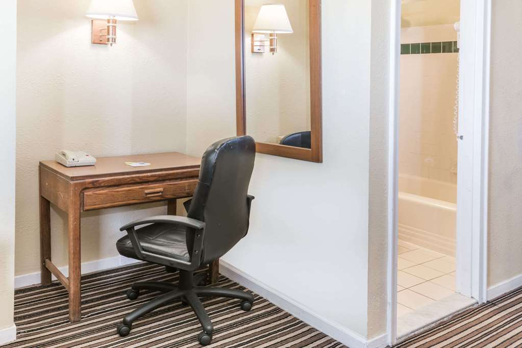 Days Inn by Wyndham Henrietta Rochester Area - photo 18