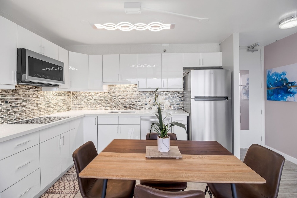 Newly Remodeled 30th Floor Suite with EPIC Mountain Views by Koko Resort Vacation Rentals - photo 5