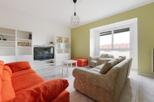 GuestHost Bonola MM1 Comfy Apartment — 4-Star Luxury Hotel in Milan, Italy