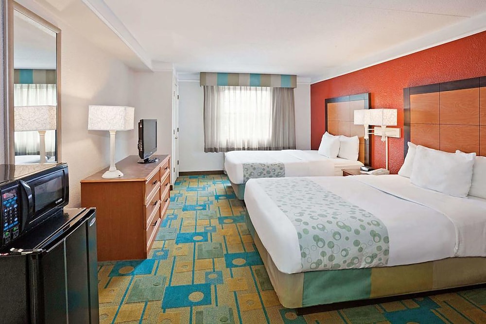 Norwood Inn Suites Merrillville — Merrillville