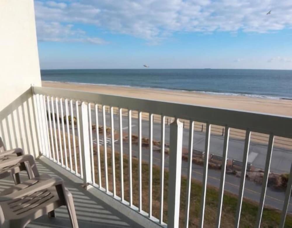 Oceanfront Inn - photo 25