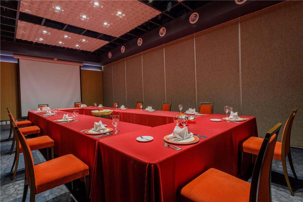 Salon Montaje Mesa Rusa