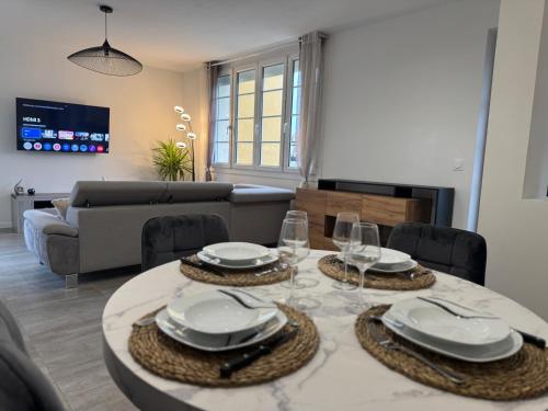 Mancelle Proche du Circuit 24h in Le Mans, France