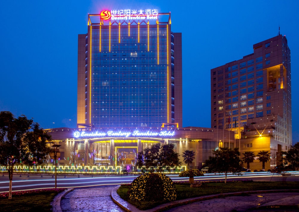 Century Sunshine Hotel Emeishan — 4-Star Luxury Hotel in Leshan, People's Republic of China
