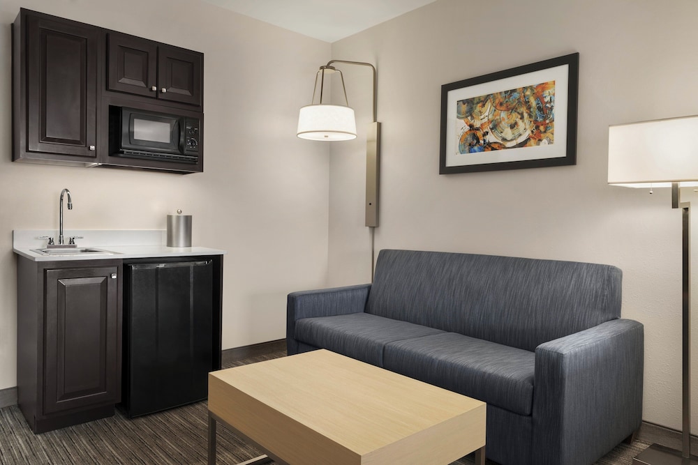 Holiday Inn Express & Suites Mt. Pleasant by IHG - photo 16