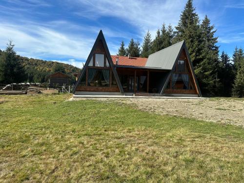 CabanA Comandău - carbon neutral hotel in Comandau