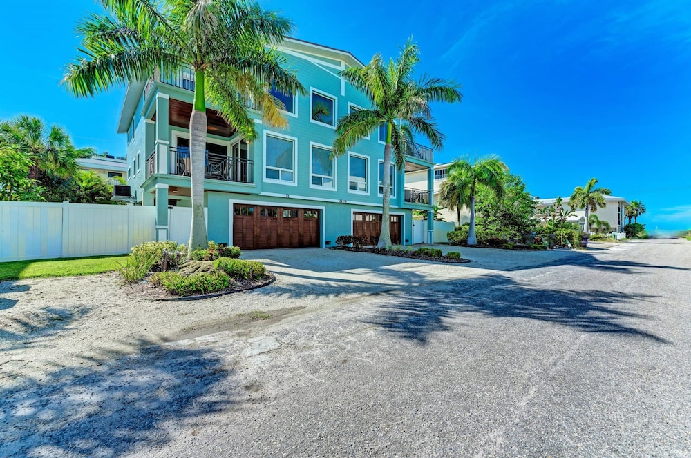 Anna Maria Island Beach Palace in Bradenton Beach, United States