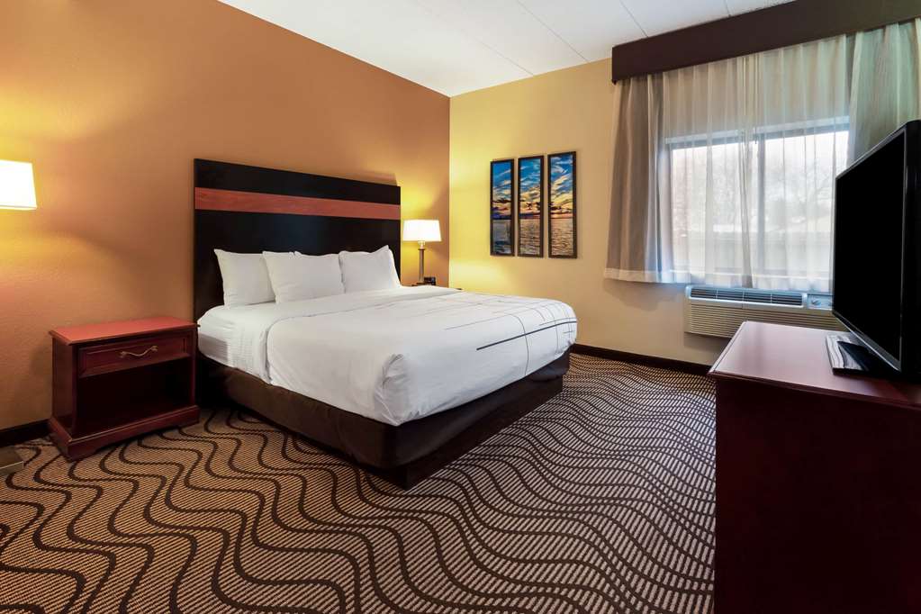 La Quinta Inn by Wyndham Sandusky near Cedar Point - photo 34