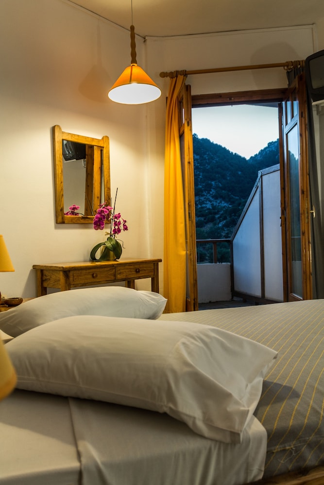 Neos Omalos - carbon neutral hotel in Chania