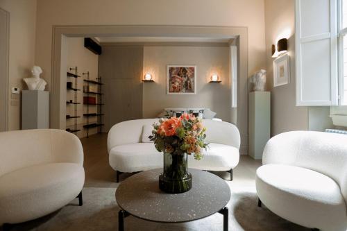 2 Min Duomo Chic Novella Parcheggio — 4-Star Luxury Hotel in Florence, Italy