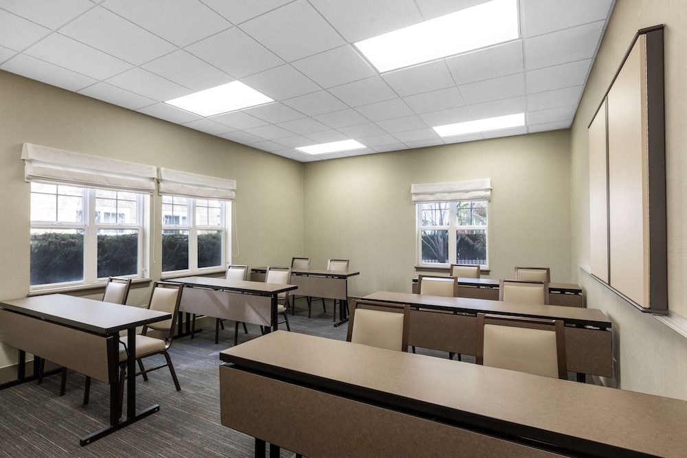 Homewood Suites by Hilton Newark Fremont - photo 36