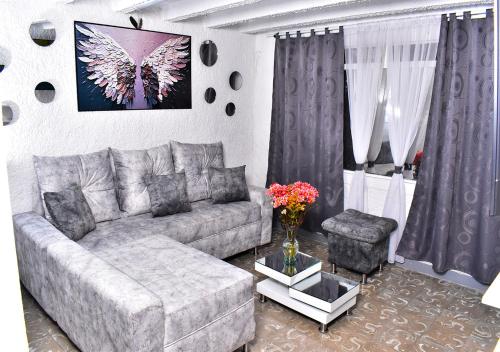 Casangel Hogar Familiar en Sector Exclusivo cerca al Aeropuerto Local frente al Poblado in Medellin, Colombia