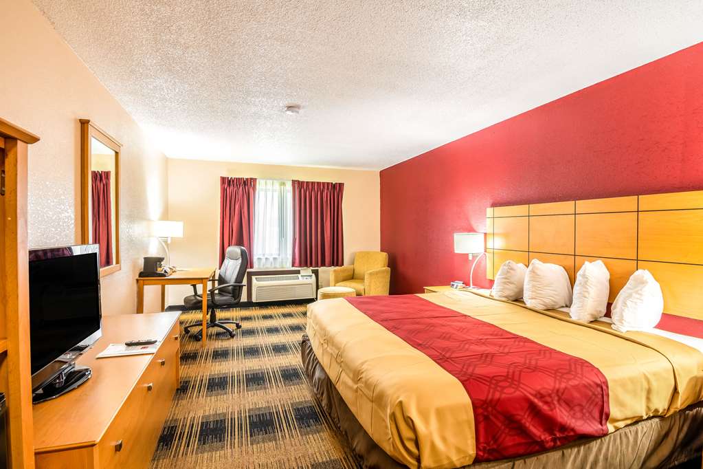 Econo Lodge Topeka at Wanamaker - photo 22