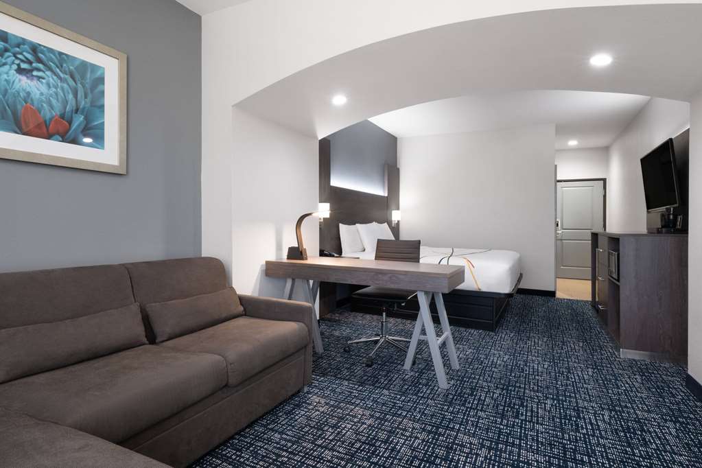 La Quinta Inn & Suites by Wyndham Muskogee - photo 20