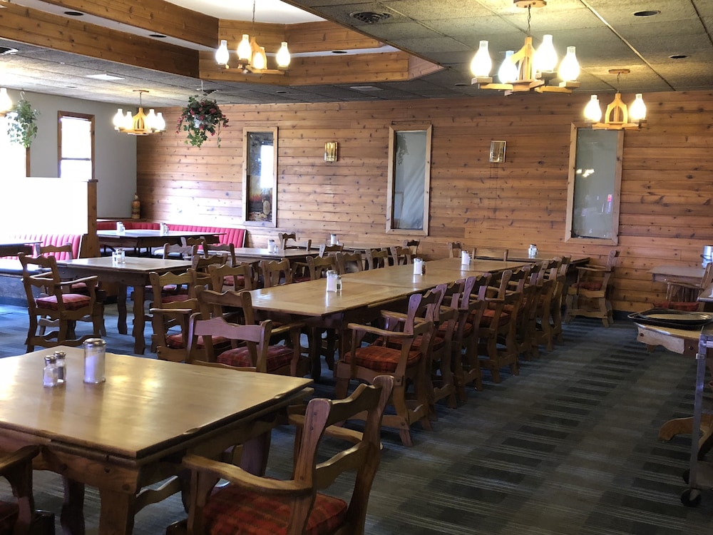 Agassiz Hotel and Restaurant Under New Management — hotel in Dauphin