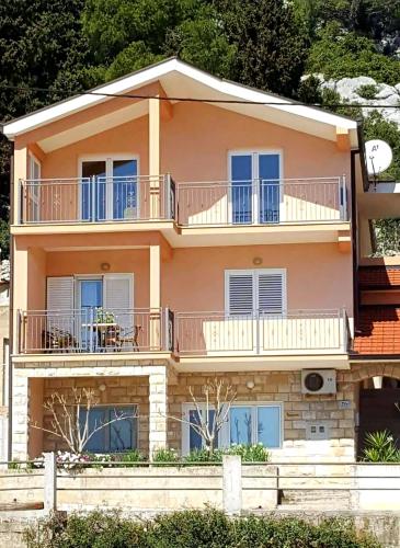 Apartman Roza — 4-Star Luxury Hotel in Ploce, Croatia