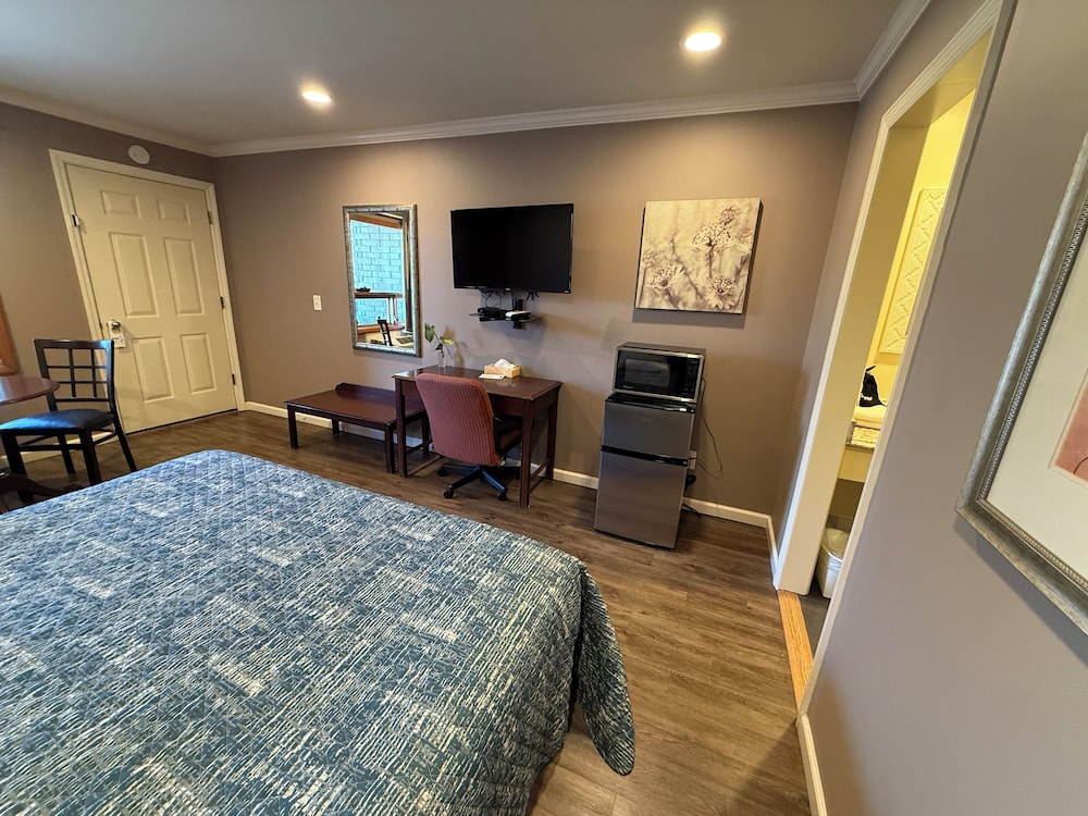 Heidi's Inn - photo 27