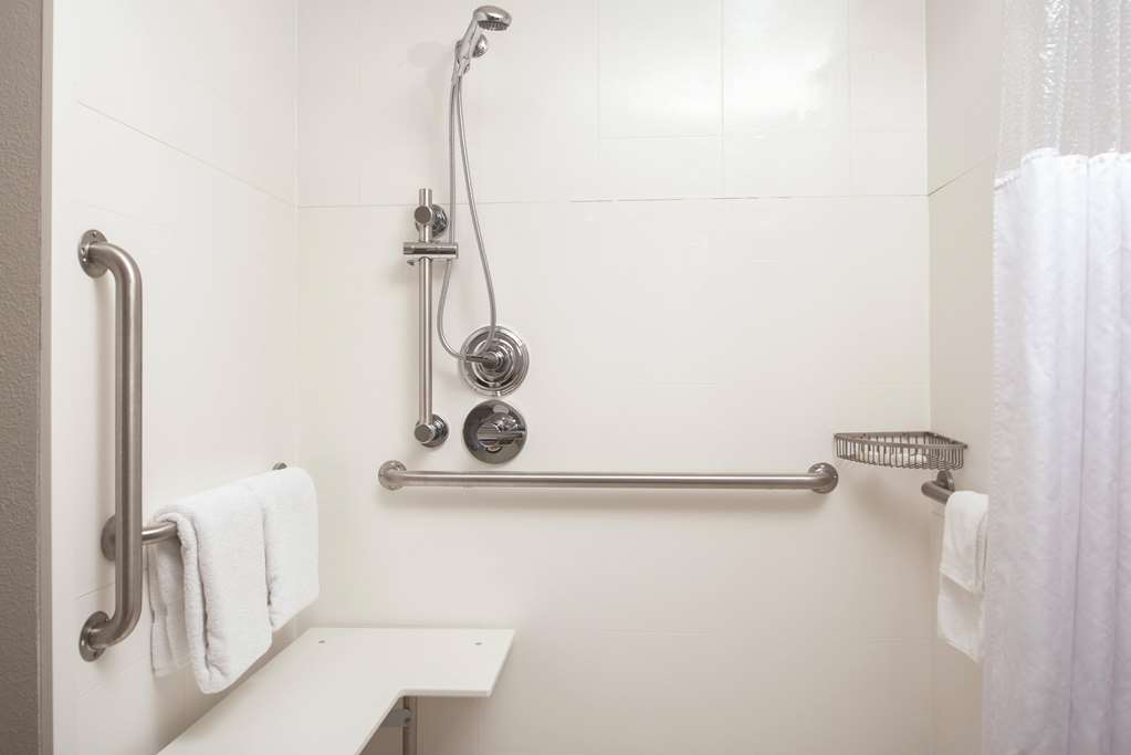 La Quinta Inn & Suites by Wyndham Fairfield Napa Valley - photo 18