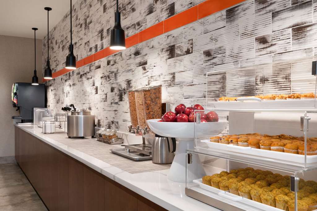 La Quinta Inn & Suites by Wyndham Marysville - photo 40