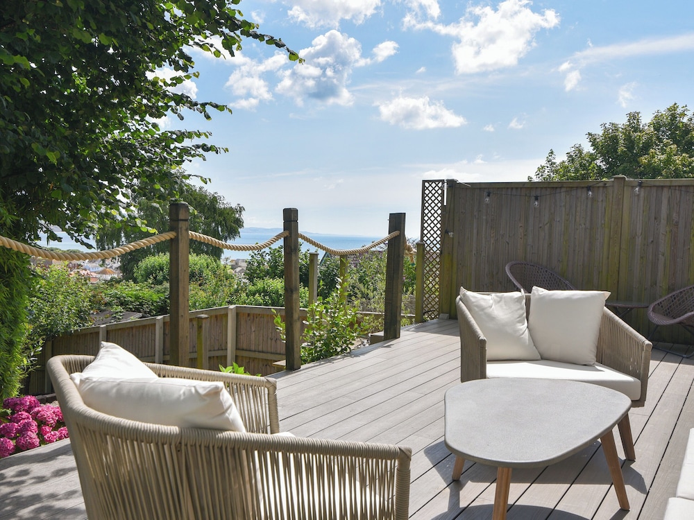 Coastal View — 4-Star Luxury Hotel in Lyme Regis, United Kingdom