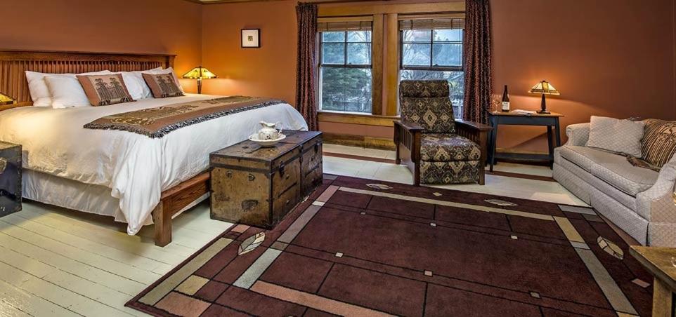 McCloud Hotel - photo 9