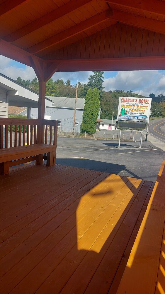 Charlie's Motel - photo 15