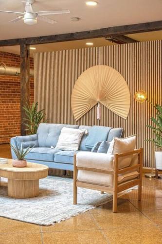Spacious Retreat w Private Roof Deck Walkable to ALL — 4-Star Luxury Hotel in Cincinnati, United States
