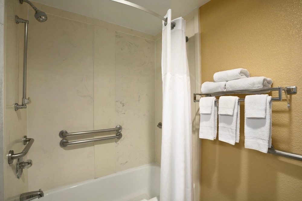 Days Inn by Wyndham Nashville Airport - photo 18