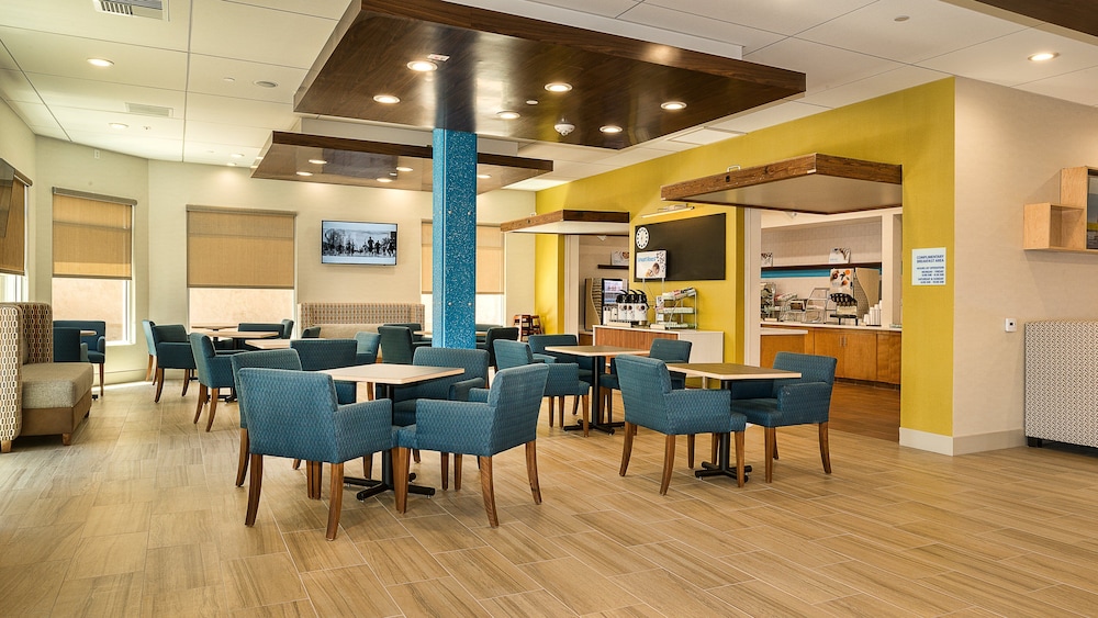 Holiday Inn Express Fullerton Anaheim by IHG - photo 26