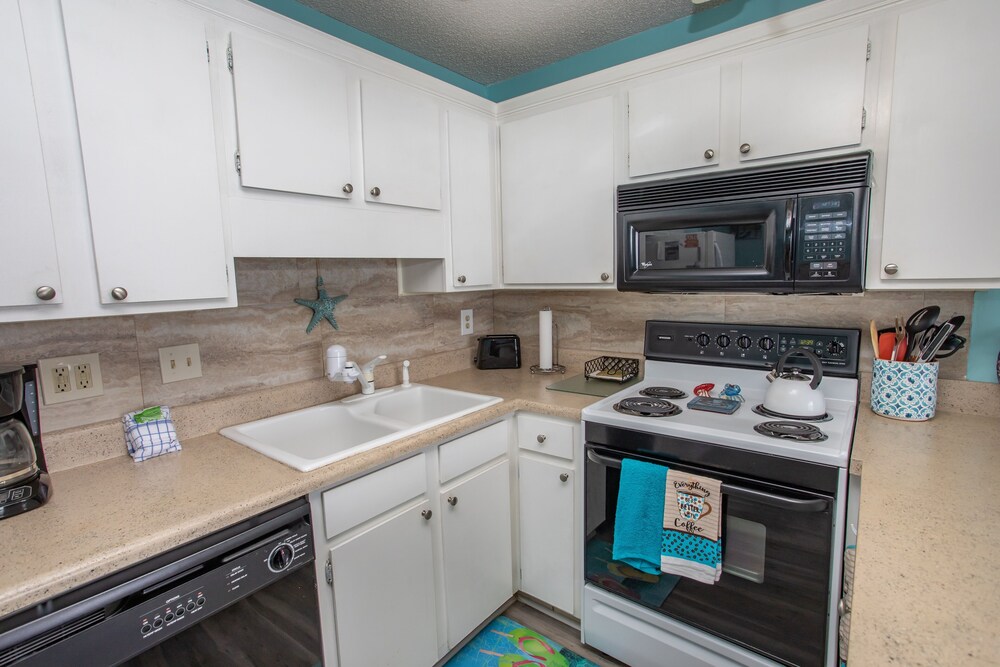 Royal Garden Resort 602 2 Bedroom Condo by RedAwning - photo 9