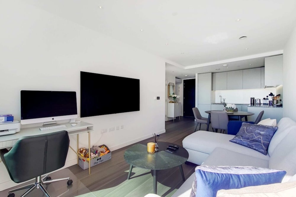 Ravishing 1BD Flat 2 Minute Walk From the O2 — 4-Star Luxury Hotel in London, United Kingdom