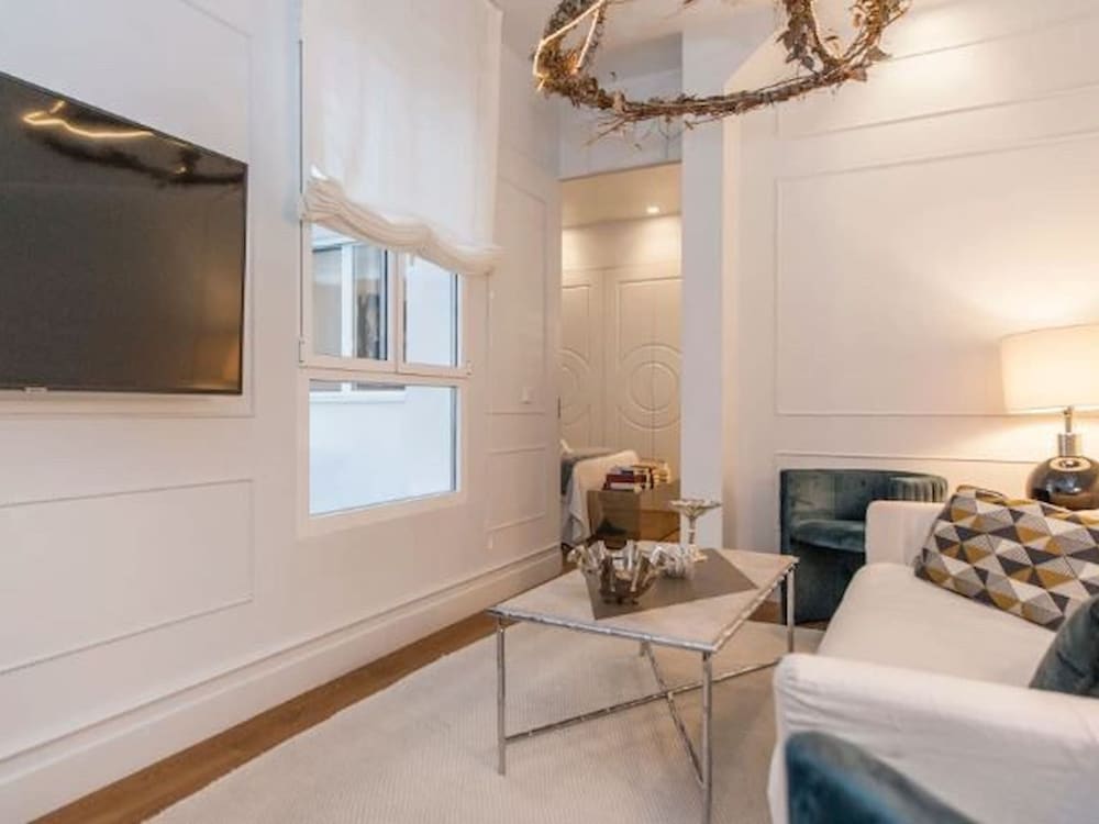 Luxury Apartment for two In Neptuno Madrid hotel