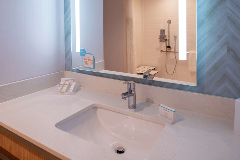 Hilton Garden Inn Kansas City Airport - photo 25
